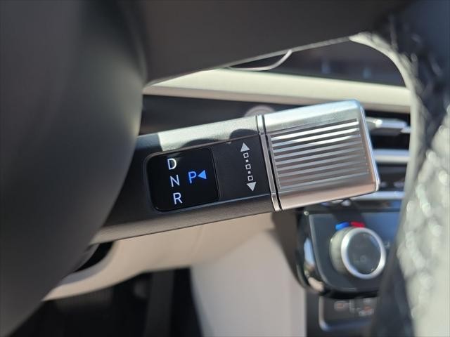 Hyundai Tucson Hybrid Vehicle Full-screen Gallery Image 15