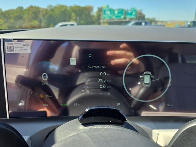 Hyundai Tucson Hybrid Vehicle Full-screen Gallery Image 16