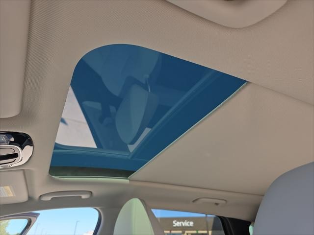 Hyundai Tucson Hybrid Vehicle Full-screen Gallery Image 21