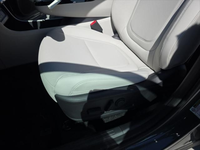 Hyundai Tucson Hybrid Vehicle Full-screen Gallery Image 24