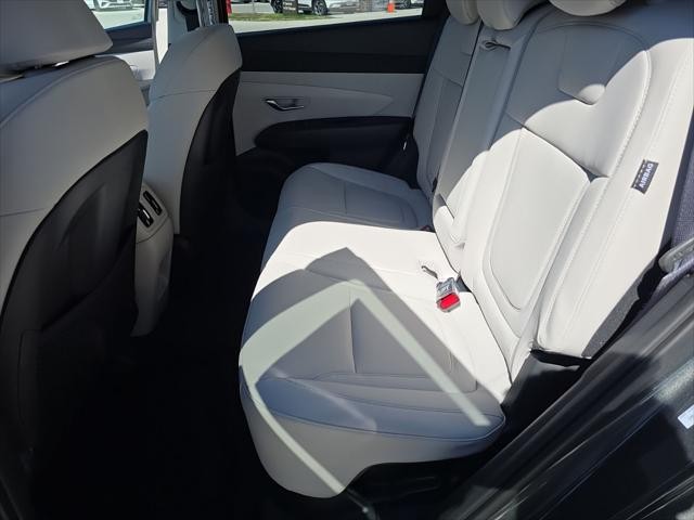 Hyundai Tucson Hybrid Vehicle Full-screen Gallery Image 27