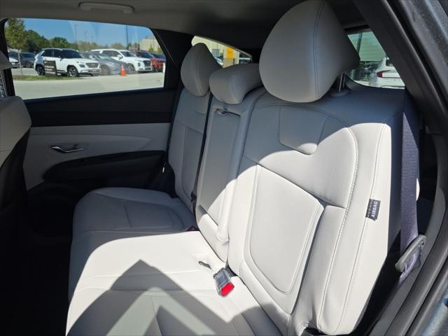 Hyundai Tucson Hybrid Vehicle Full-screen Gallery Image 28