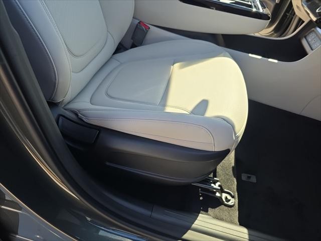 Hyundai Tucson Hybrid Vehicle Full-screen Gallery Image 29