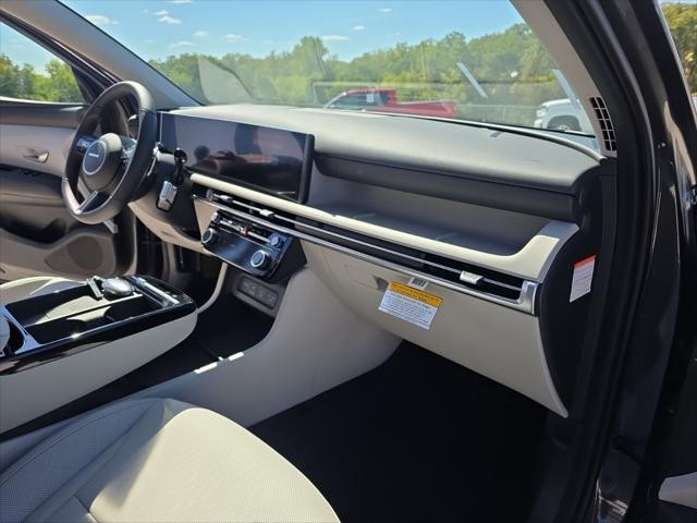 Hyundai Tucson Hybrid Vehicle Full-screen Gallery Image 30