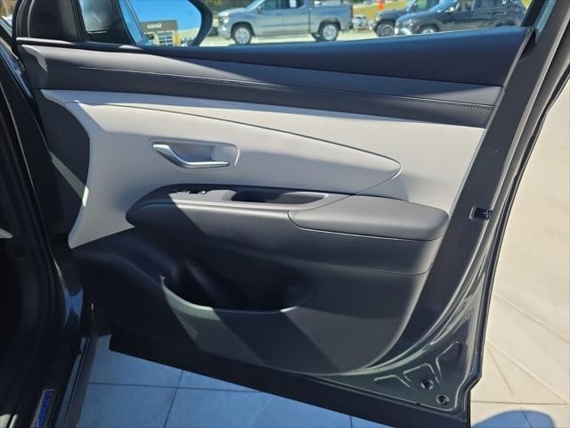 Hyundai Tucson Hybrid Vehicle Full-screen Gallery Image 31