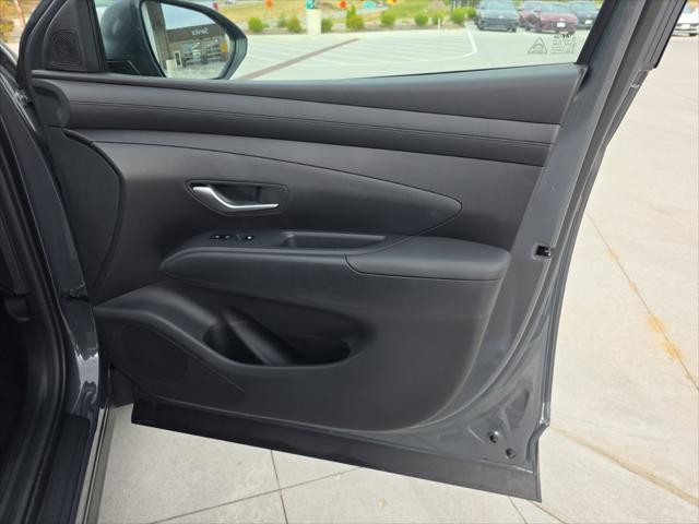 Hyundai Tucson Vehicle Full-screen Gallery Image 30