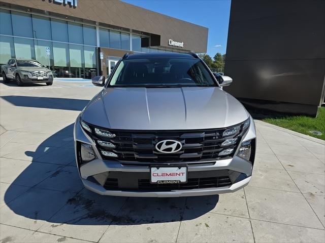 Hyundai Tucson Hybrid Vehicle Full-screen Gallery Image 2