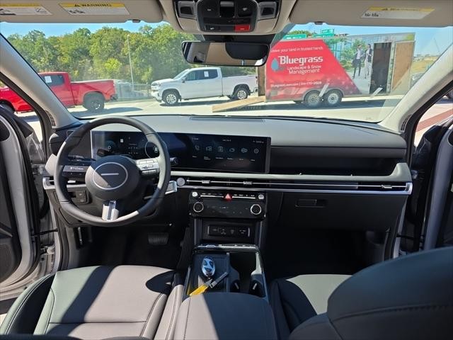 Hyundai Tucson Hybrid Vehicle Full-screen Gallery Image 10