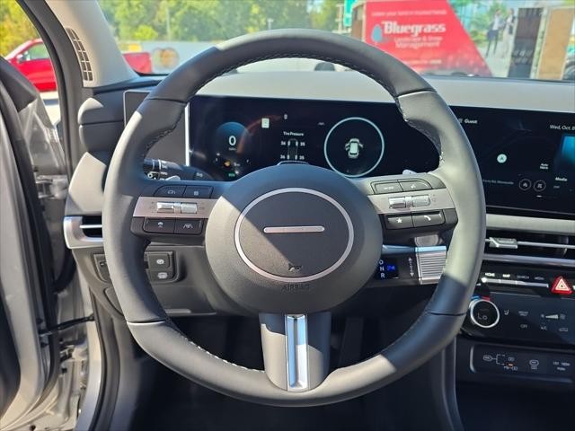 Hyundai Tucson Hybrid Vehicle Full-screen Gallery Image 12