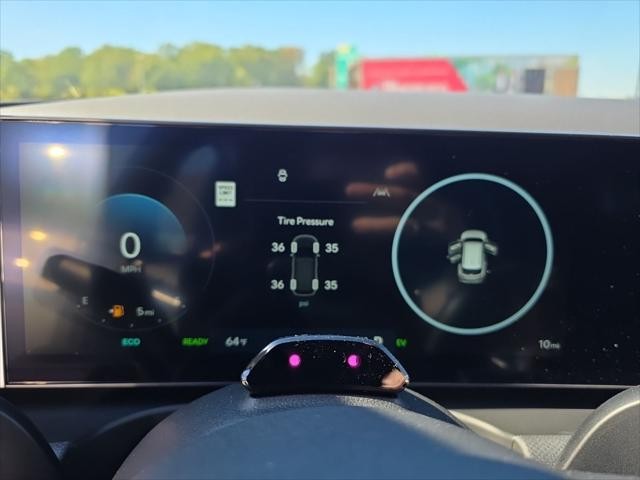 Hyundai Tucson Hybrid Vehicle Full-screen Gallery Image 16