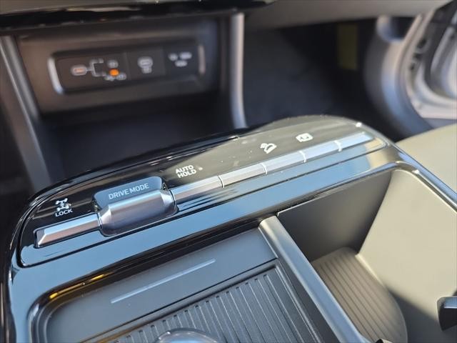 Hyundai Tucson Hybrid Vehicle Full-screen Gallery Image 22