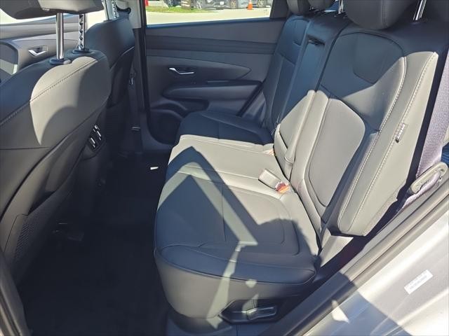 Hyundai Tucson Hybrid Vehicle Full-screen Gallery Image 29