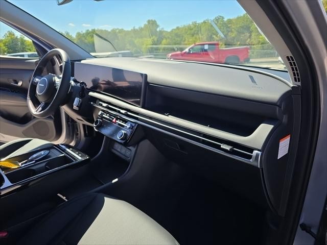 Hyundai Tucson Hybrid Vehicle Full-screen Gallery Image 32