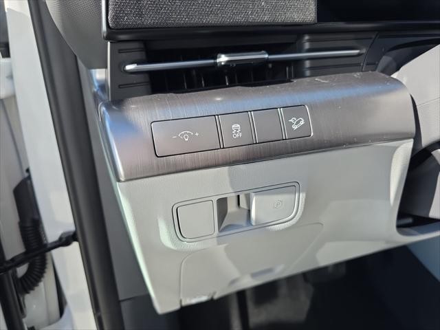 Hyundai Kona Vehicle Full-screen Gallery Image 11