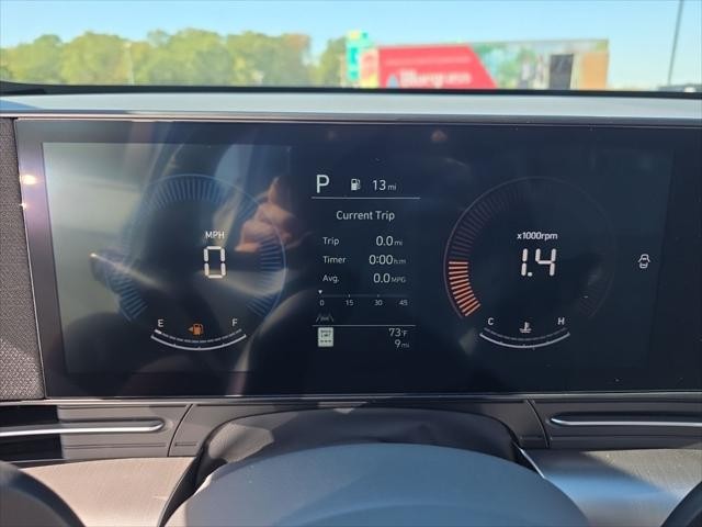 Hyundai Kona Vehicle Full-screen Gallery Image 15