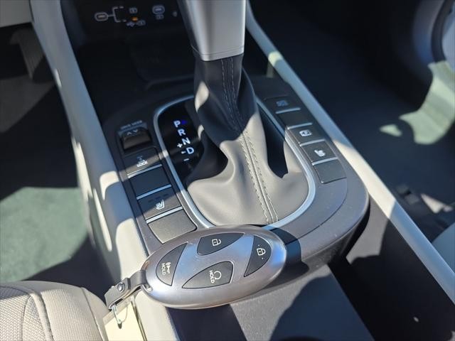 Hyundai Kona Vehicle Full-screen Gallery Image 20