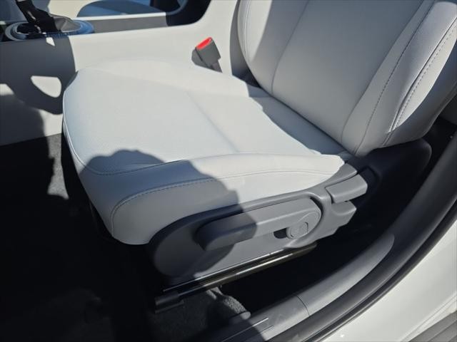 Hyundai Kona Vehicle Full-screen Gallery Image 23