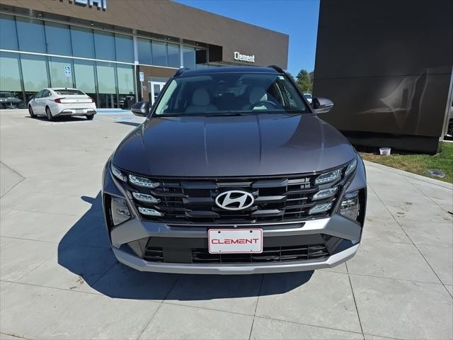 Hyundai Tucson Hybrid Vehicle Full-screen Gallery Image 2