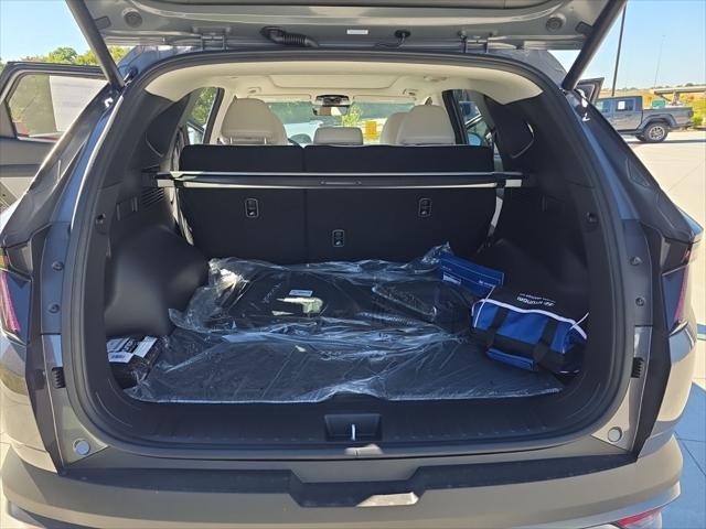 Hyundai Tucson Hybrid Vehicle Full-screen Gallery Image 9