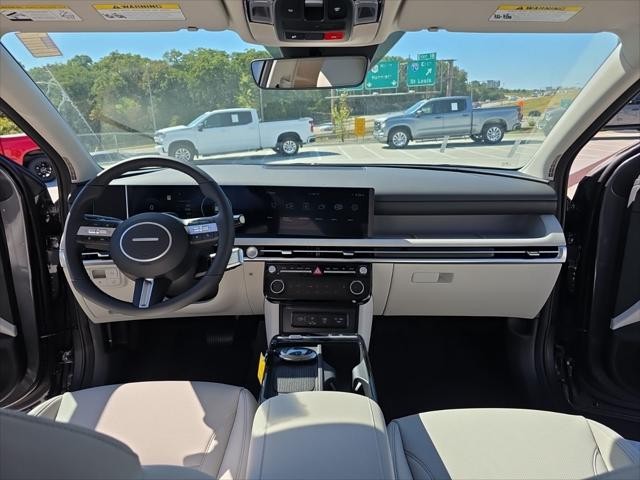 Hyundai Tucson Hybrid Vehicle Full-screen Gallery Image 10