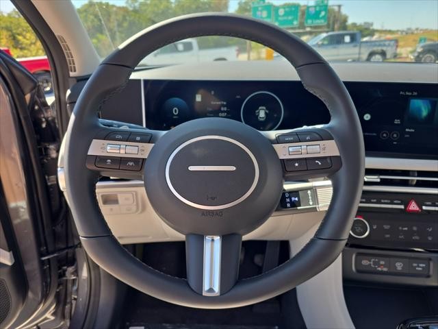 Hyundai Tucson Hybrid Vehicle Full-screen Gallery Image 12