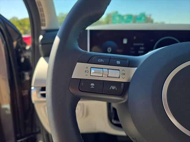 Hyundai Tucson Hybrid Vehicle Full-screen Gallery Image 13