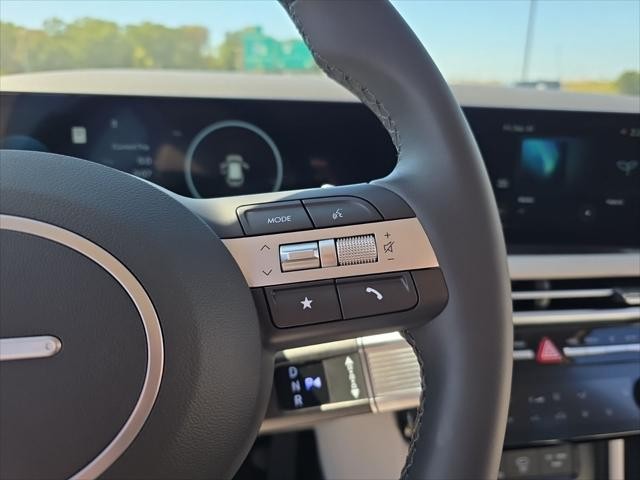 Hyundai Tucson Hybrid Vehicle Full-screen Gallery Image 14