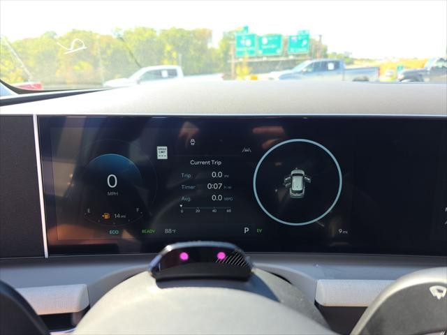 Hyundai Tucson Hybrid Vehicle Full-screen Gallery Image 16