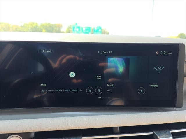 Hyundai Tucson Hybrid Vehicle Full-screen Gallery Image 17