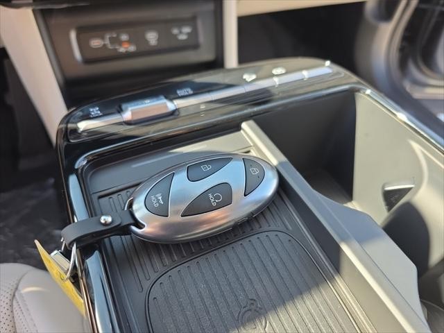 Hyundai Tucson Hybrid Vehicle Full-screen Gallery Image 21