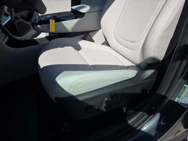 Hyundai Tucson Hybrid Vehicle Full-screen Gallery Image 26