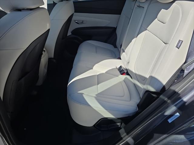 Hyundai Tucson Hybrid Vehicle Full-screen Gallery Image 29