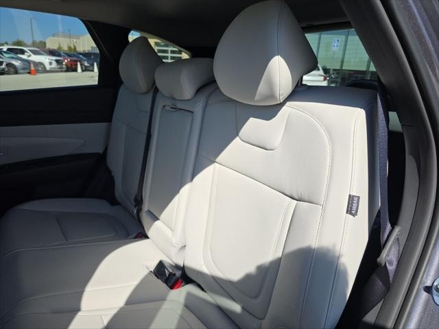 Hyundai Tucson Hybrid Vehicle Full-screen Gallery Image 30