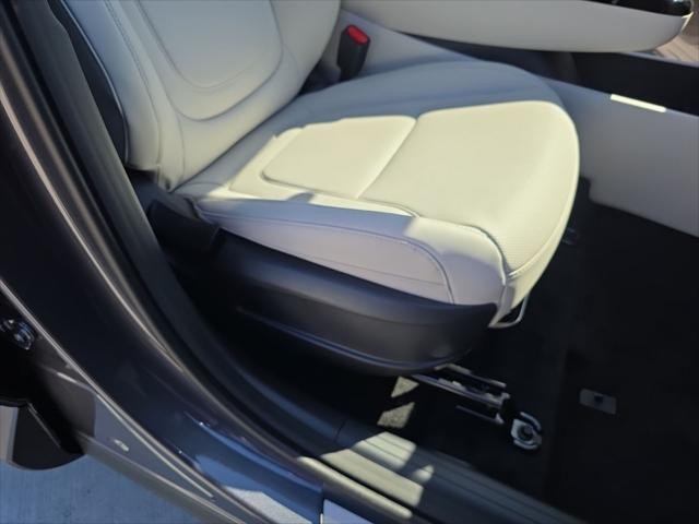 Hyundai Tucson Hybrid Vehicle Full-screen Gallery Image 31