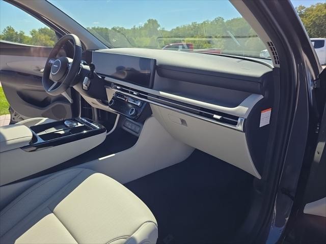 Hyundai Tucson Hybrid Vehicle Full-screen Gallery Image 32