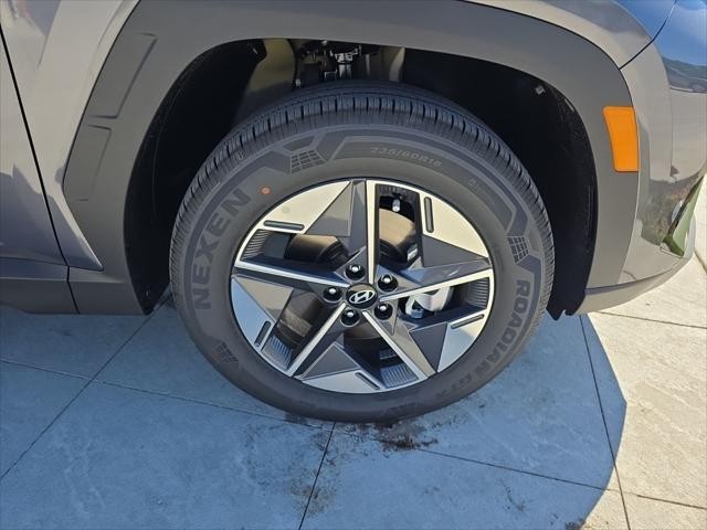 Hyundai Tucson Hybrid Vehicle Full-screen Gallery Image 34