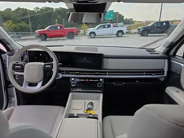 Hyundai Santa Fe Vehicle Full-screen Gallery Image 10