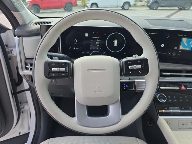 Hyundai Santa Fe Vehicle Full-screen Gallery Image 12