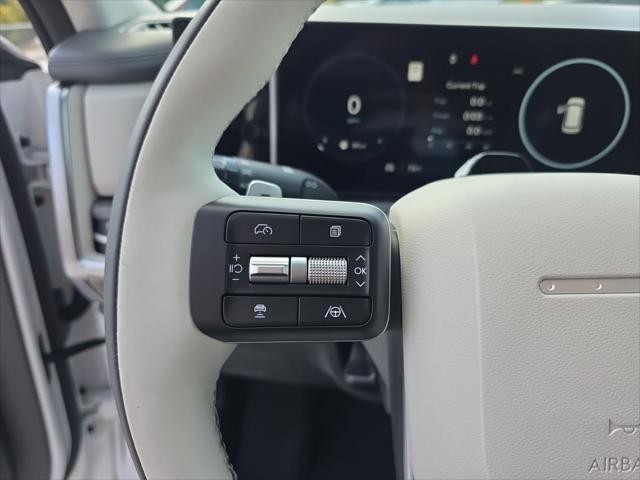 Hyundai Santa Fe Vehicle Full-screen Gallery Image 13