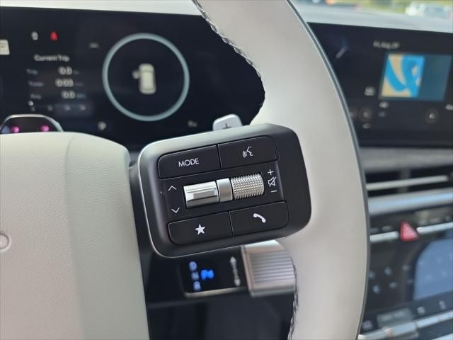 Hyundai Santa Fe Vehicle Full-screen Gallery Image 14