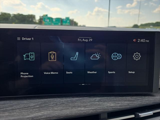 Hyundai Santa Fe Vehicle Full-screen Gallery Image 18