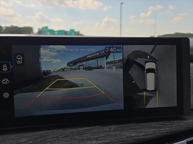 Hyundai Santa Fe Vehicle Full-screen Gallery Image 19