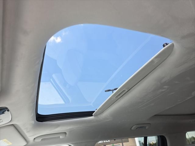 Hyundai Santa Fe Vehicle Full-screen Gallery Image 22