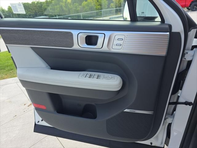 Hyundai Santa Fe Vehicle Full-screen Gallery Image 25