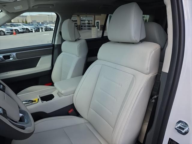 Hyundai Santa Fe Vehicle Full-screen Gallery Image 27