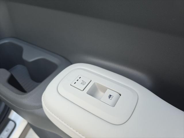 Hyundai Santa Fe Vehicle Full-screen Gallery Image 29