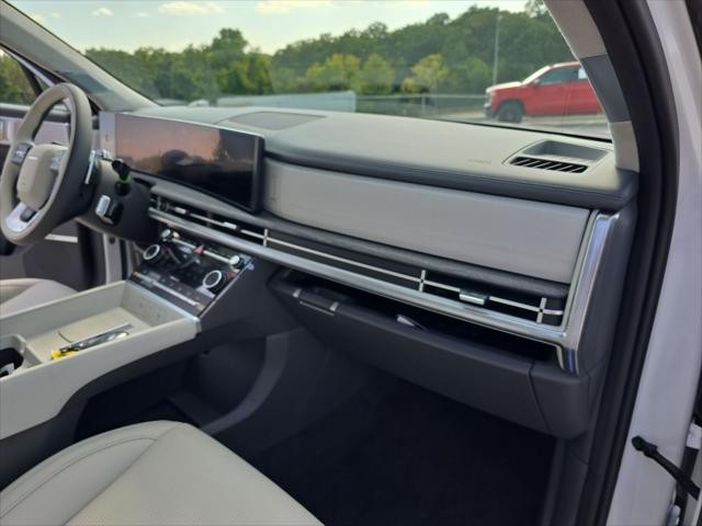 Hyundai Santa Fe Vehicle Full-screen Gallery Image 33