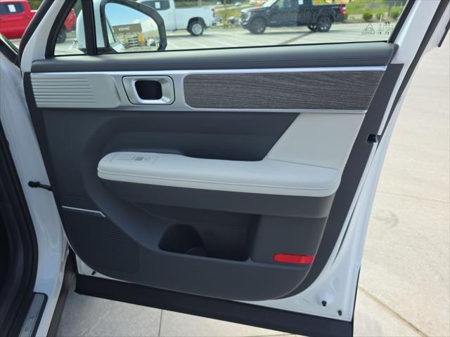 Hyundai Santa Fe Vehicle Full-screen Gallery Image 34