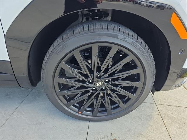 Hyundai Santa Fe Vehicle Full-screen Gallery Image 35