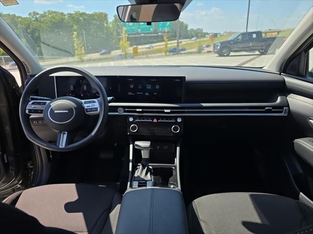 Hyundai Tucson Vehicle Full-screen Gallery Image 10